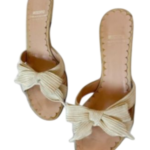 صندل نسائي كريمي مزين بفيونكة