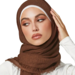 حجاب بني مضلع بإطار أبيض