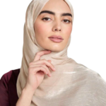 حجاب بيج لامع بلفة ناعمة