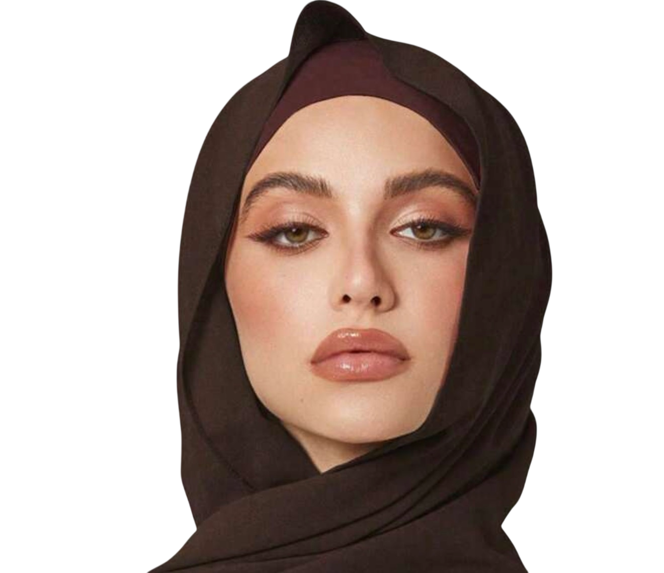 حجاب بني داكن ناعم بإطلالة محتشمة